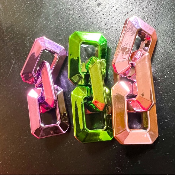 New! Bloggers Fav The “Chain Link” Oil Slick Earrings - Picture 6 of 6